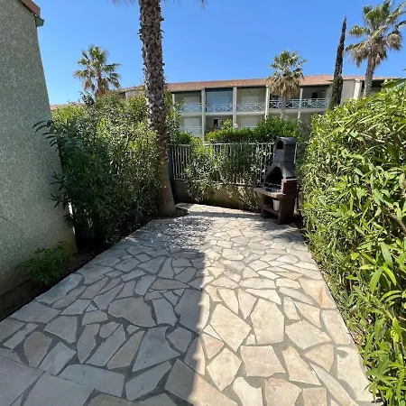 Pavillon Avec Terrasse, Piscine Et Parking, Proche Et Commerces - 6 Pers. - Fr-1-701-32 *