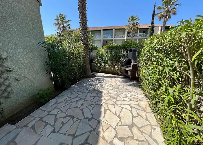 Pavillon Avec Terrasse, Piscine Et Parking, Proche Et Commerces - 6 Pers. - Fr-1-701-32 *